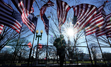 Санкции США сокращают мировую торговлю, заявил экс-член совета МВФ