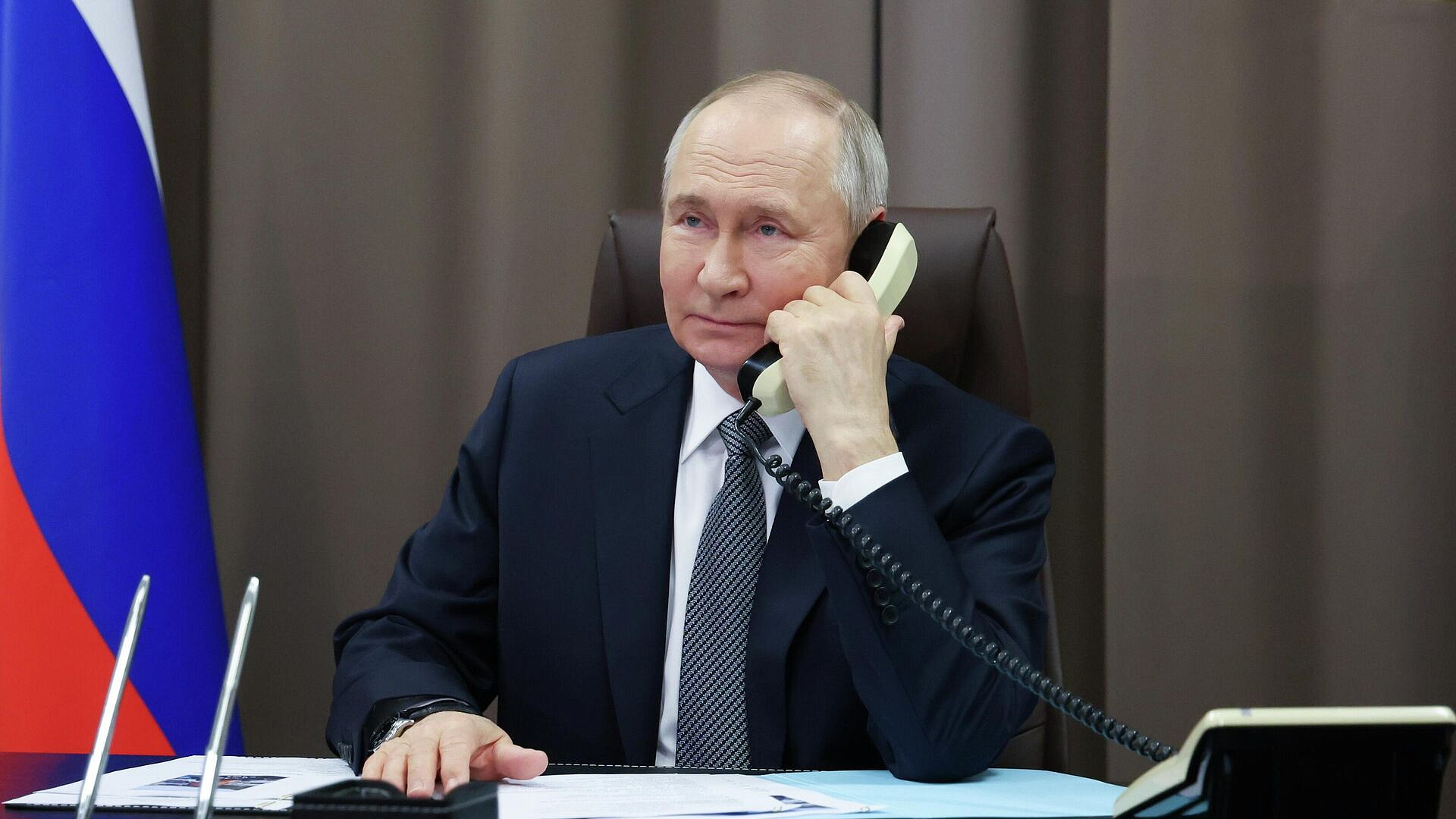 Путин и президент переходного периода Мали условились развивать диалог