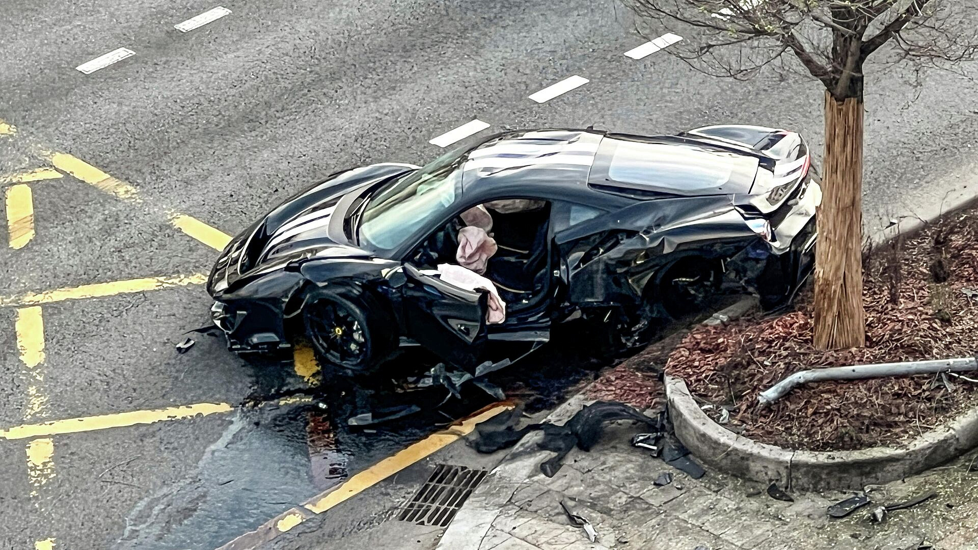 Рэпер Navai был за рулем Ferrari, которая попала в ДТП, сообщил источник