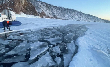 Выжившего во время трагедии с туристами на льду Байкала допросили