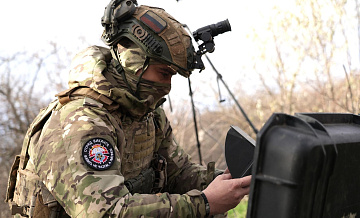 Саперы уничтожили сбитый FPV-дрон ВСУ со сверхмощной боевой частью
