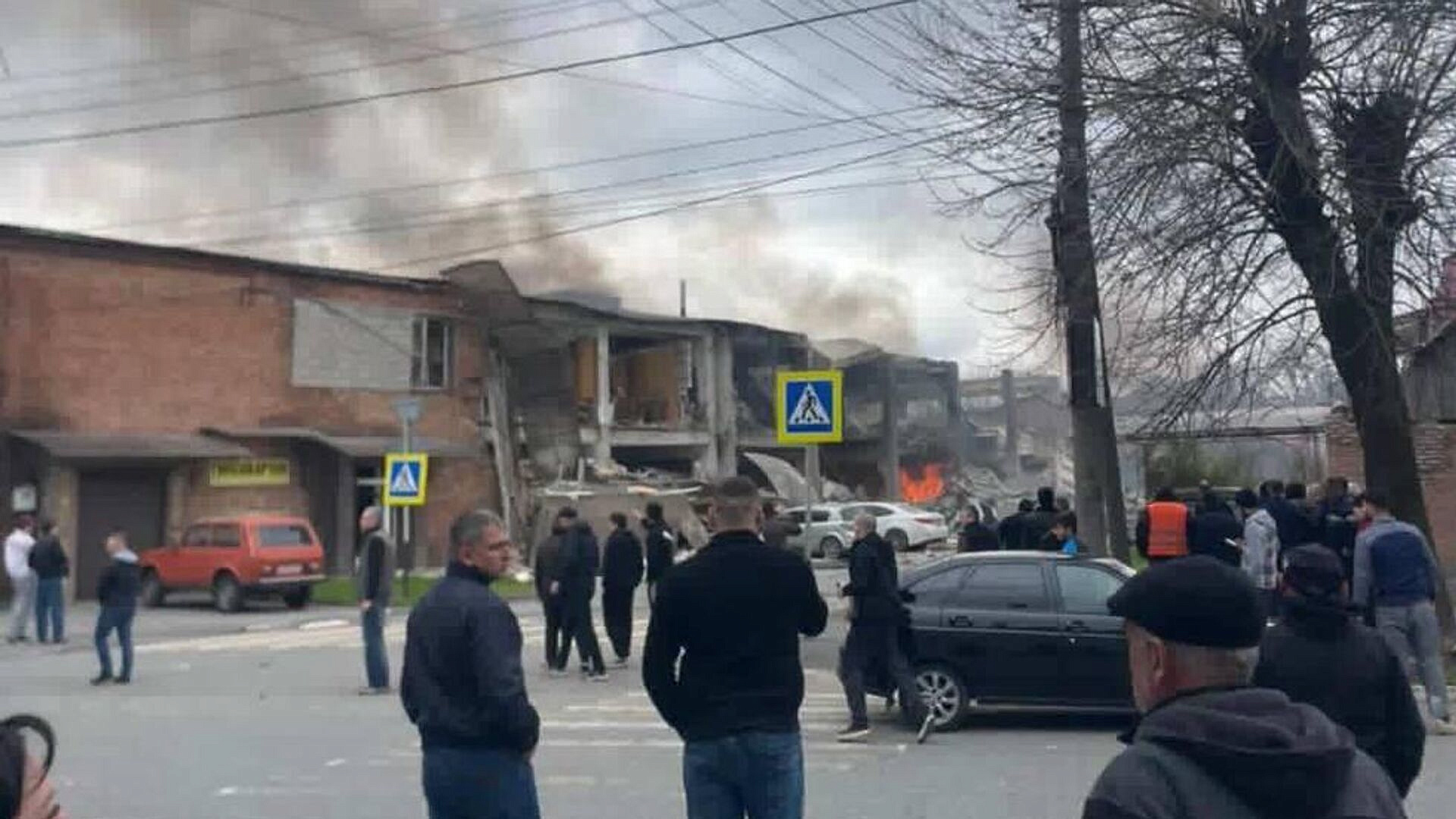 При ЧП на складе во Владикавказе предварительно пострадали четыре человека