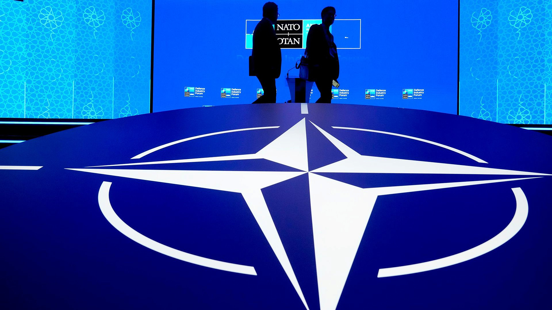 Члены НАТО почти 80 лет пользовались военной мощью США, заявил Уитэкер
