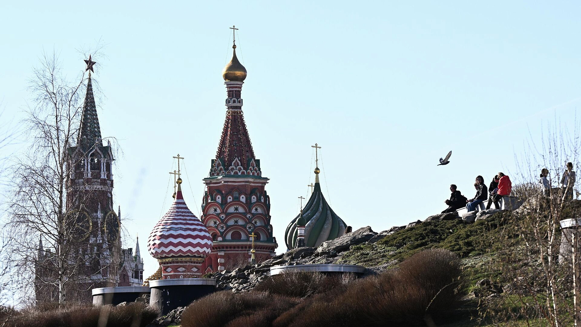 МЧС предупредило москвичей об аномально теплой погоде