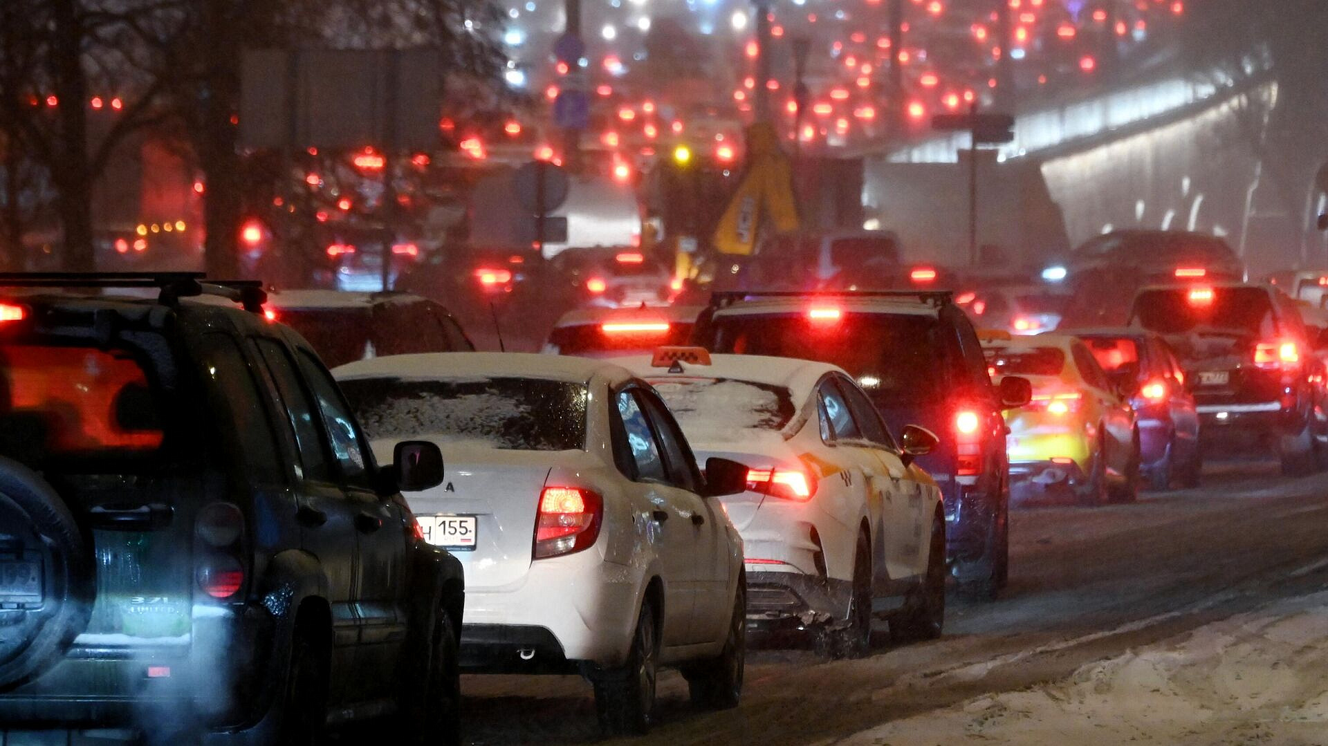 Пробки в Москве достигли девяти баллов