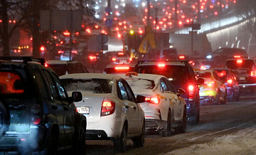 Пробки в Москве достигли девяти баллов