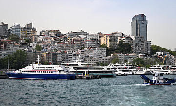 В Стамбуле сухогруз, шедший в Россию, едва не столкнулся с другим судном