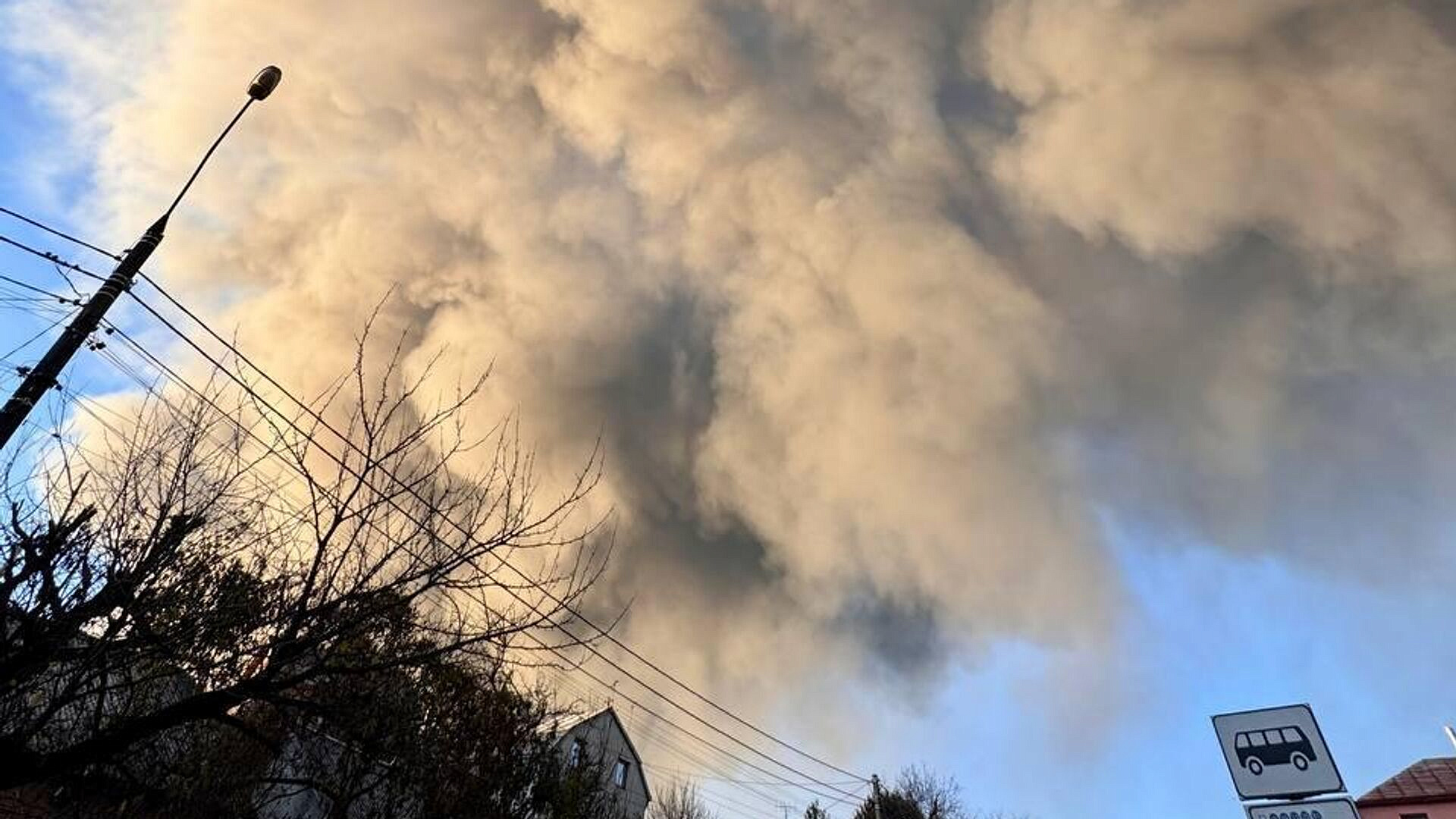 Во Львове прогремели взрывы, пишут СМИ