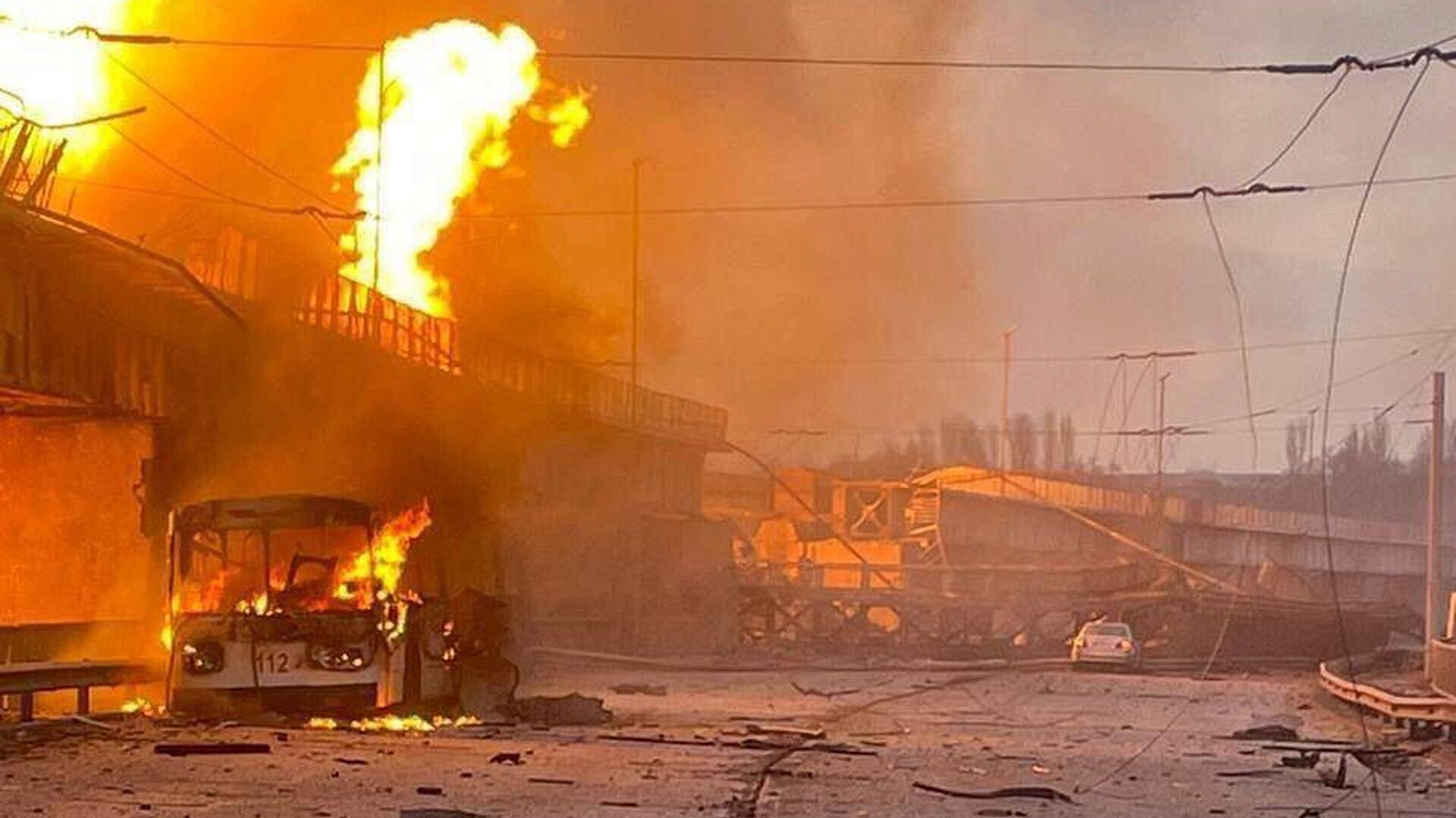 По ДнепроГЭС нанесли восемь ударов