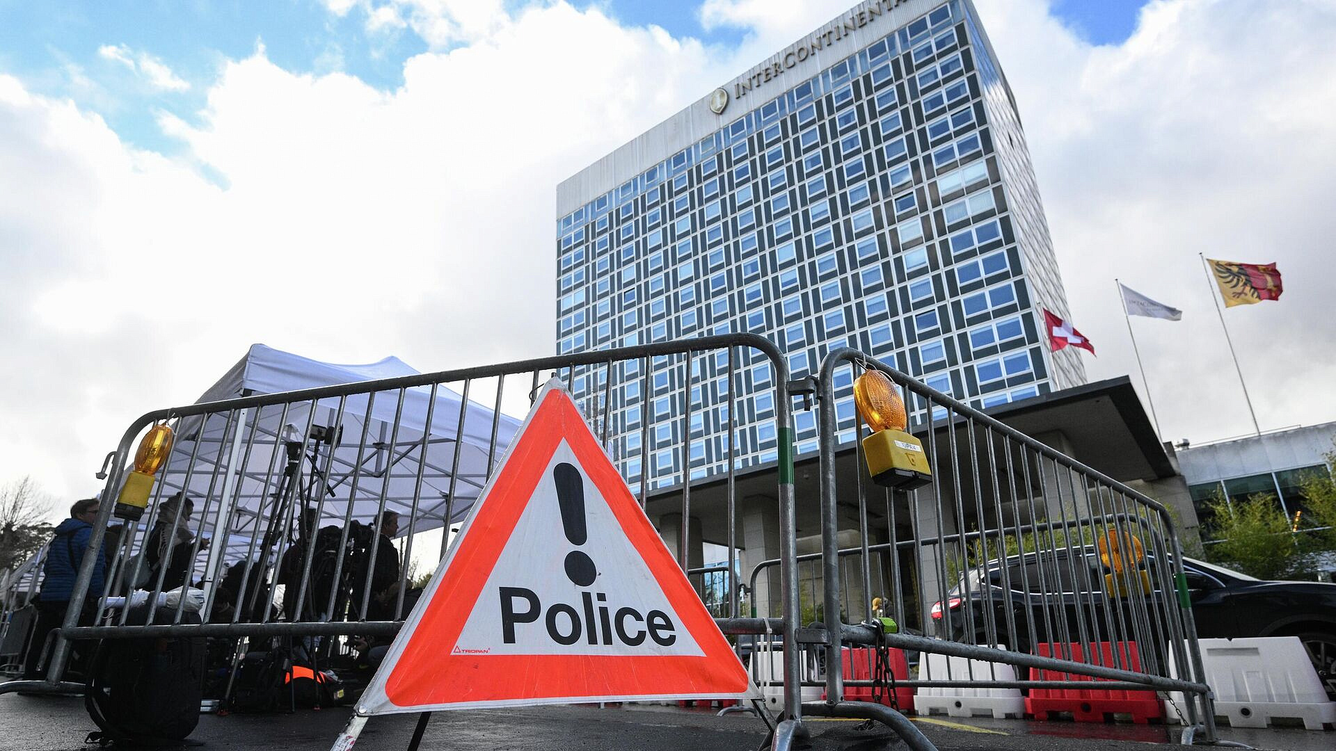 Меры безопасности в Женеве в связи с переговорами остаются усиленными