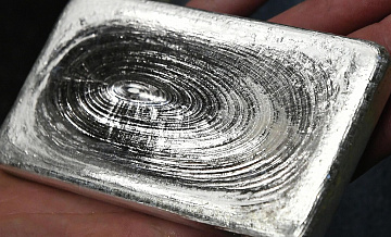 Цена серебра впервые в истории поднялась выше 96 долларов за тройскую унцию