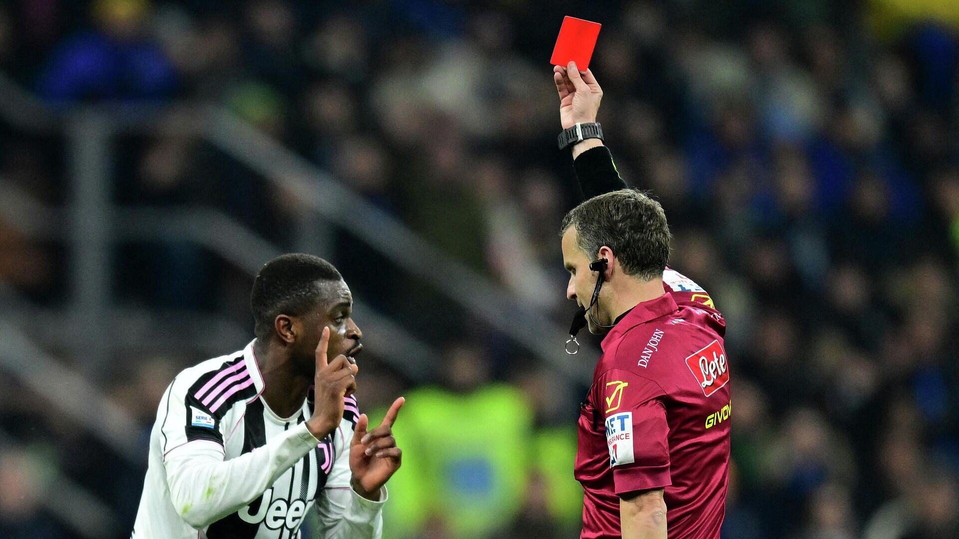 Гендиректора "Ювентуса" дисквалифицировали за угрозы судье