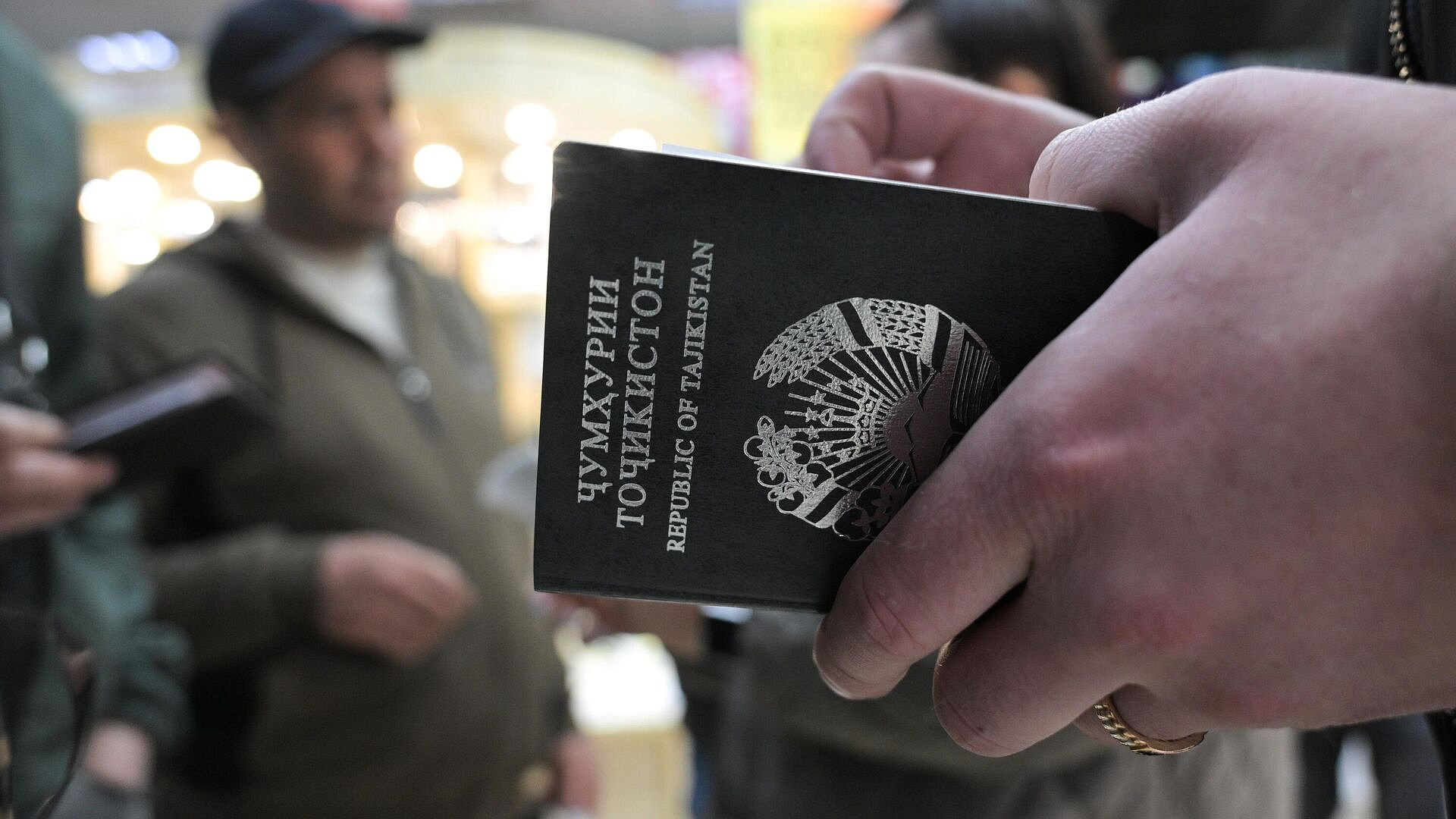 В Ленинградской области пресекли канал нелегальной миграции