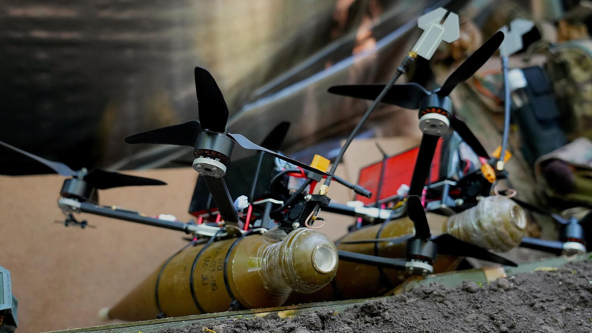 Дроны ВСУ используют польские взрыватели, рассказал российский военный