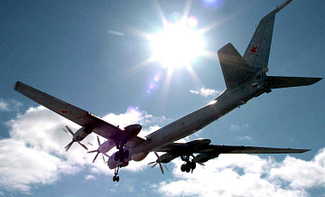Экипажи Ту-142 действовали профессионально, заявил адмирал Попов