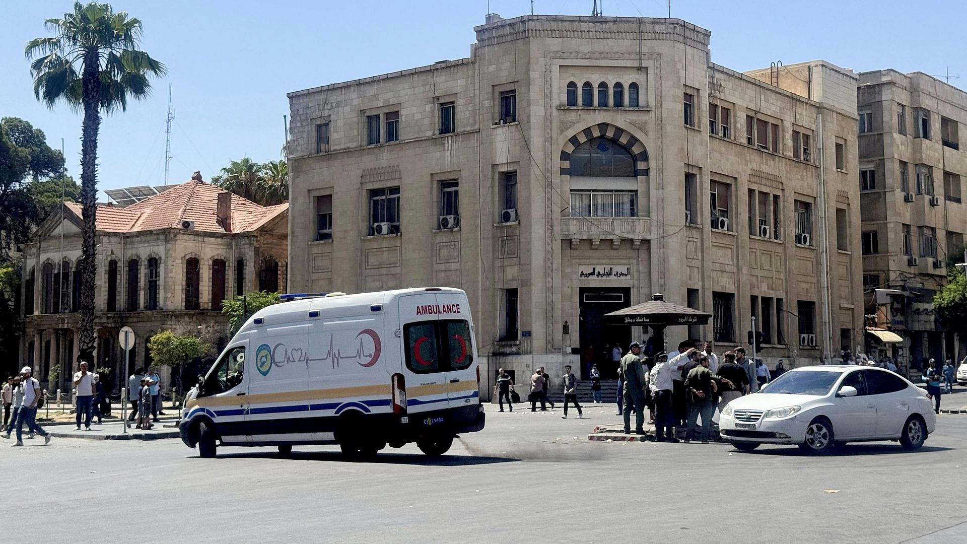 Угрозы отелю Макрона в Дамаске из-за бомб не было, заявили в МВД Сирии