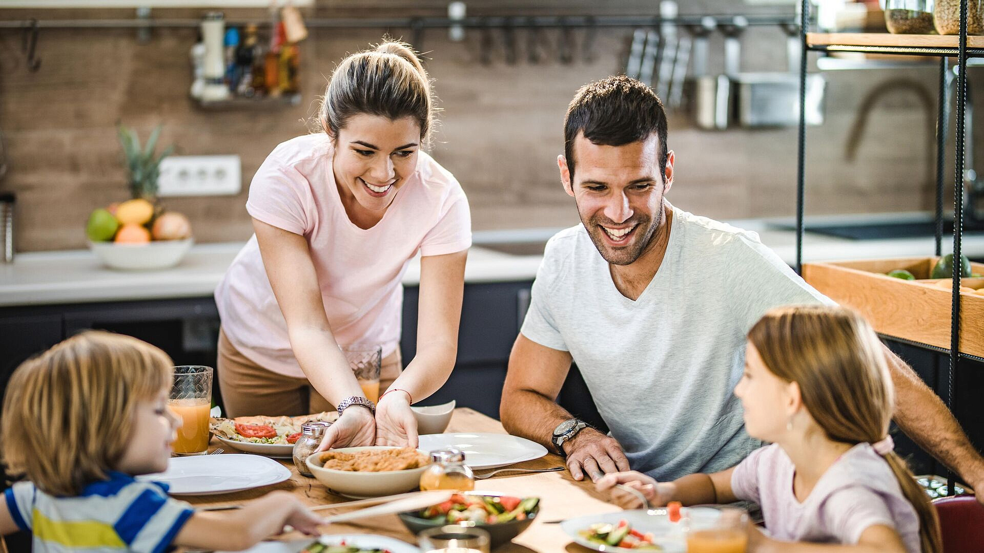 Специалист по питанию назвала лучшее время для ужина