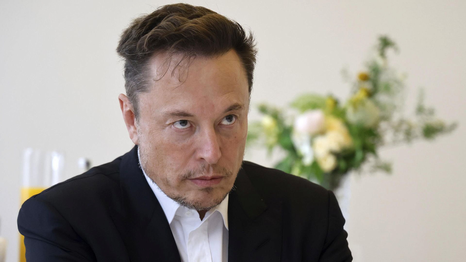 Маск обвинил в измене Франции кандидата в президенты Марин Тонделье