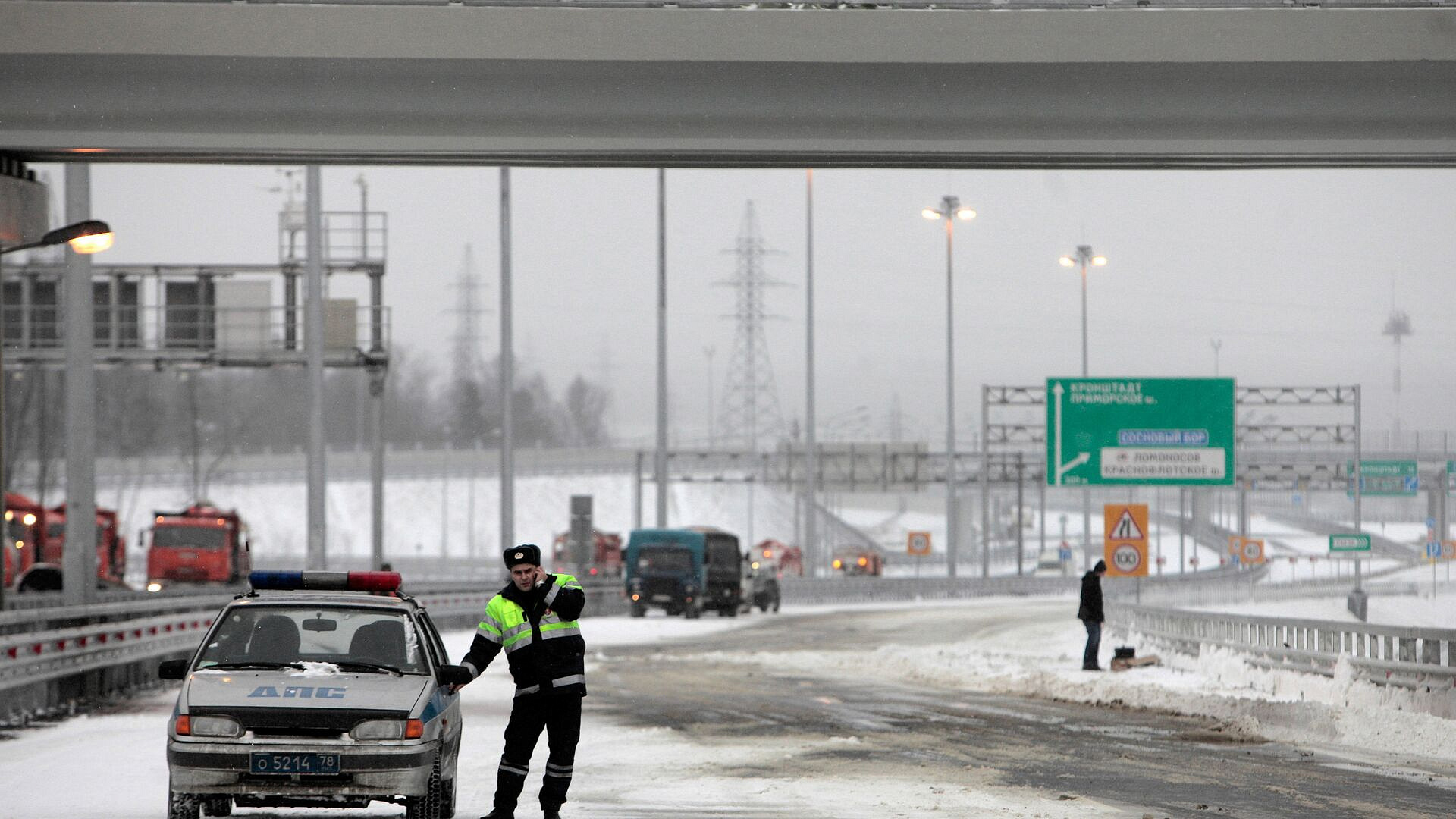 В Петербурге произошло ДТП с участием десяти автомобилей, пострадавших нет