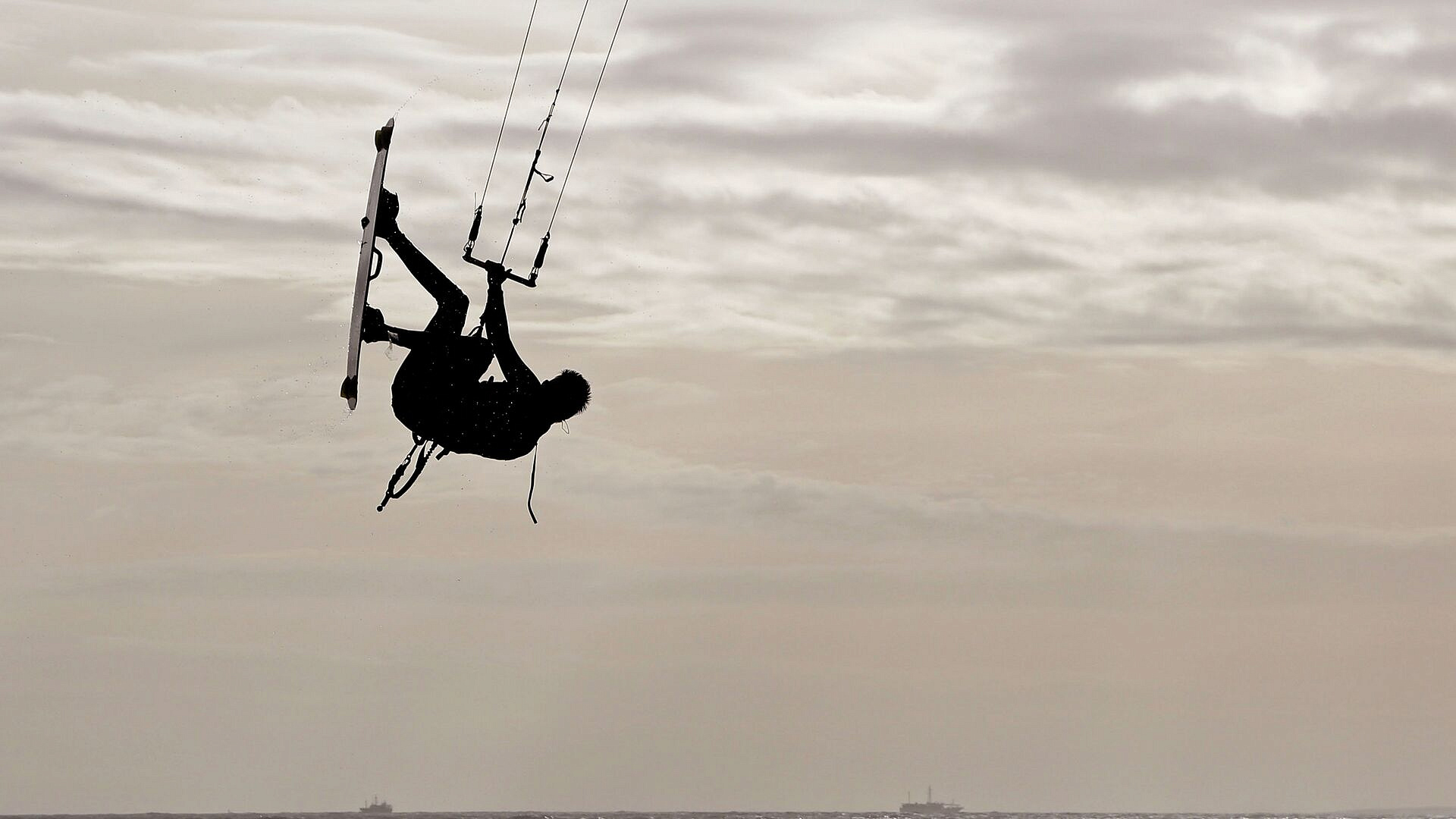 Российские кайтсерферы установили несколько мировых рекордов в Антарктиде