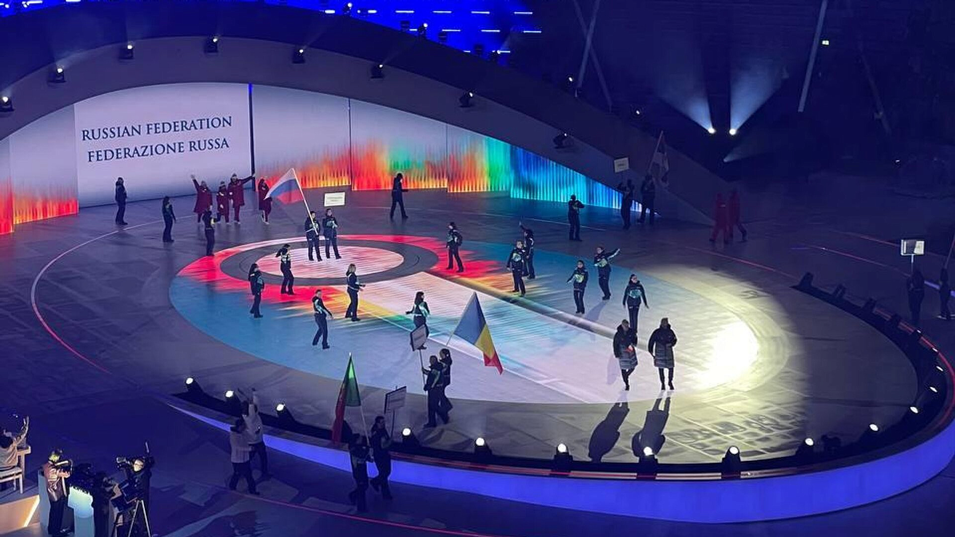 Российская делегация вышла под флагом страны на открытие Паралимпиады