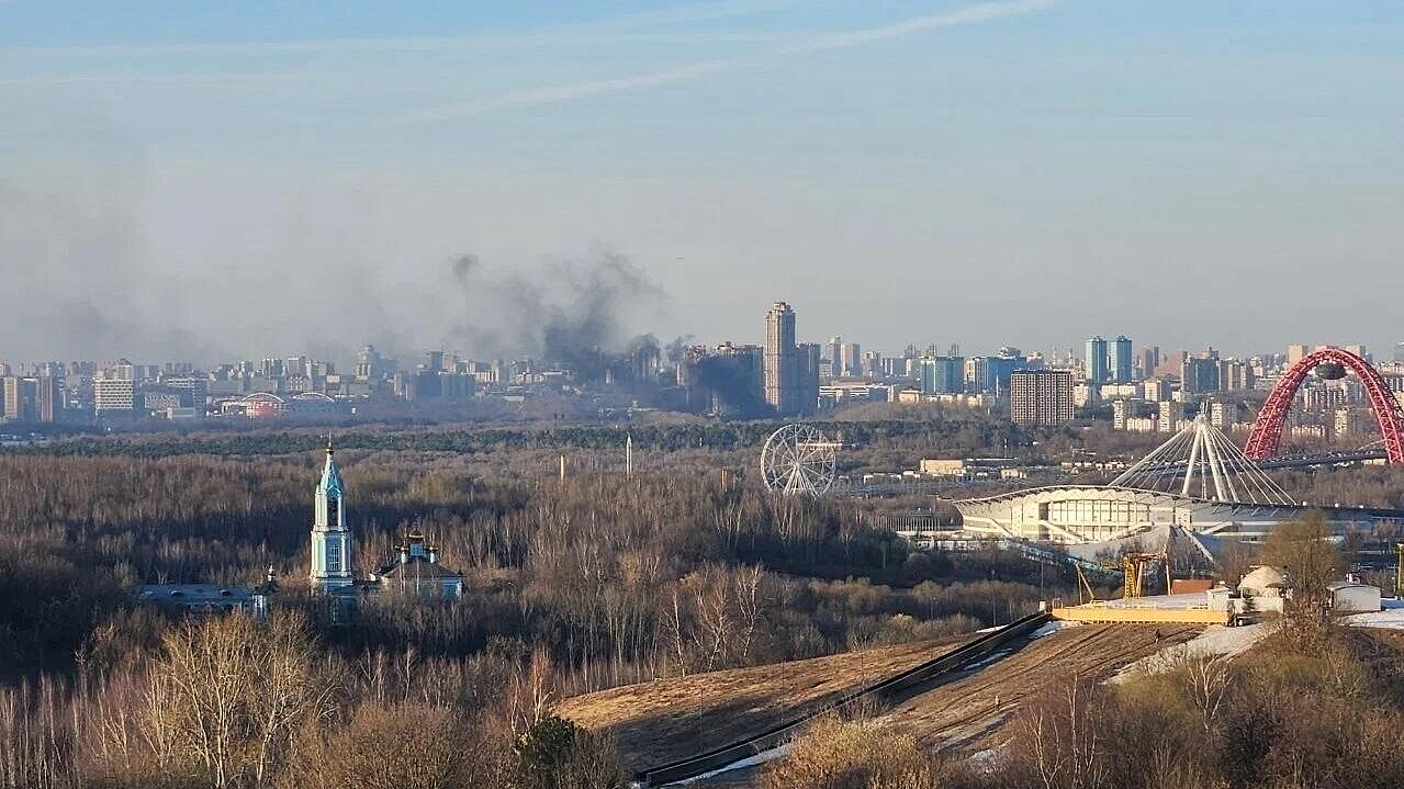 Прокуратура проведет проверку после пожара на катерах на Москве-реке