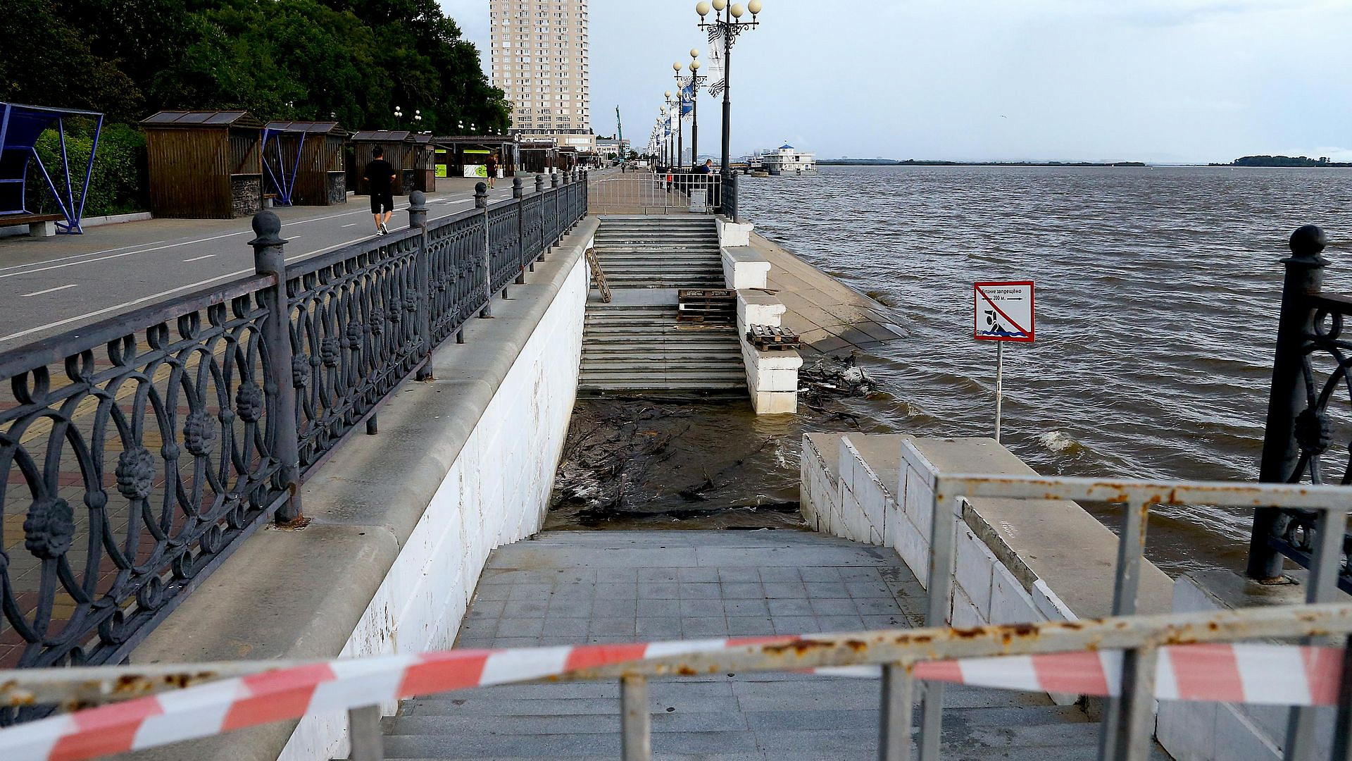 В Хабаровске ввели режим ЧС из-за роста уровня воды в реке Амур