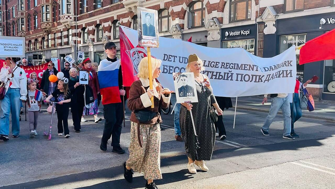В Копенгагене прошло шествие "Бессмертного полка"