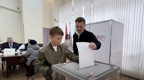 Воробьев очно проголосовал на выборах президента России