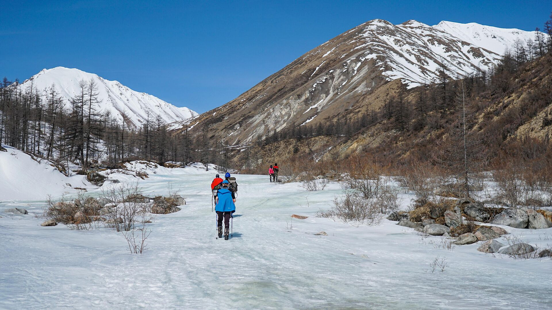 В Бурятии рассказали о выживших туристах из группы, спускавшейся с горы 