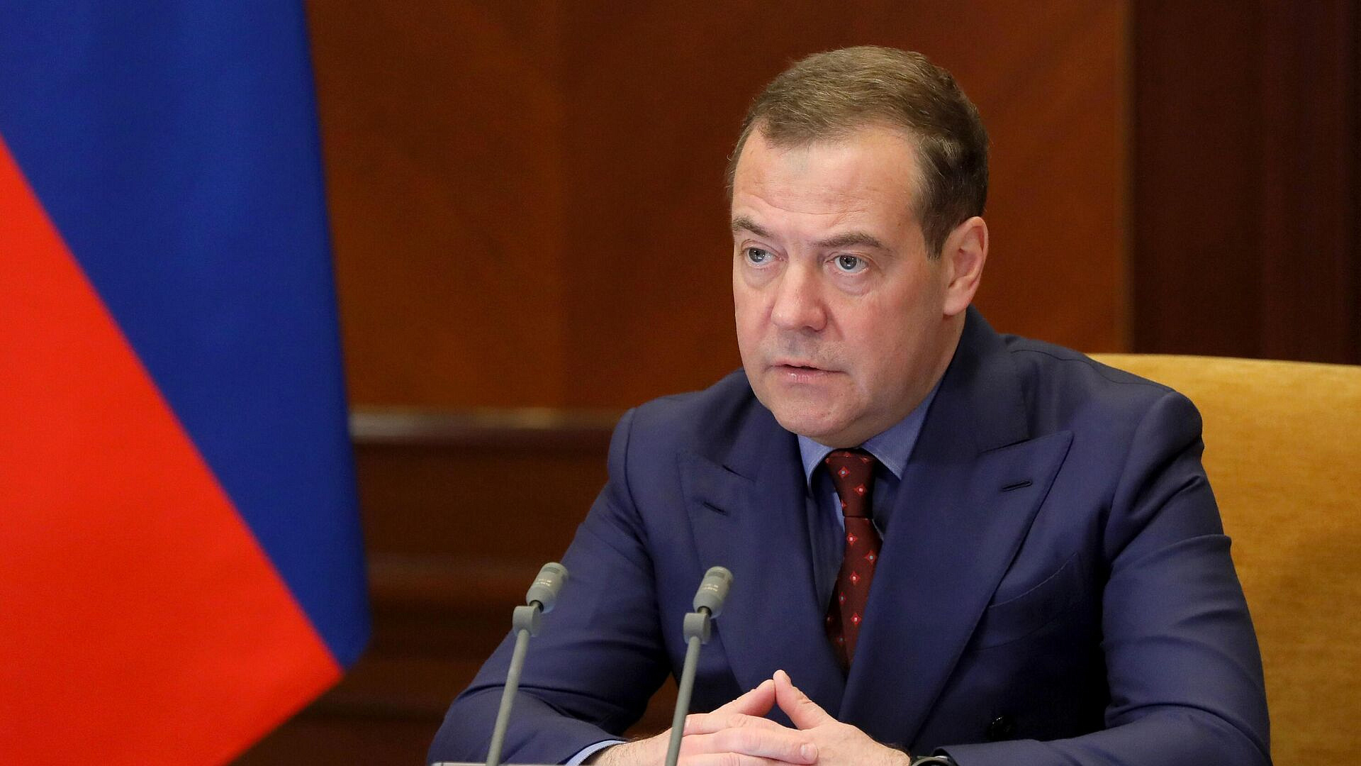 Медведев объяснил смену риторики Запада насчет поражения России