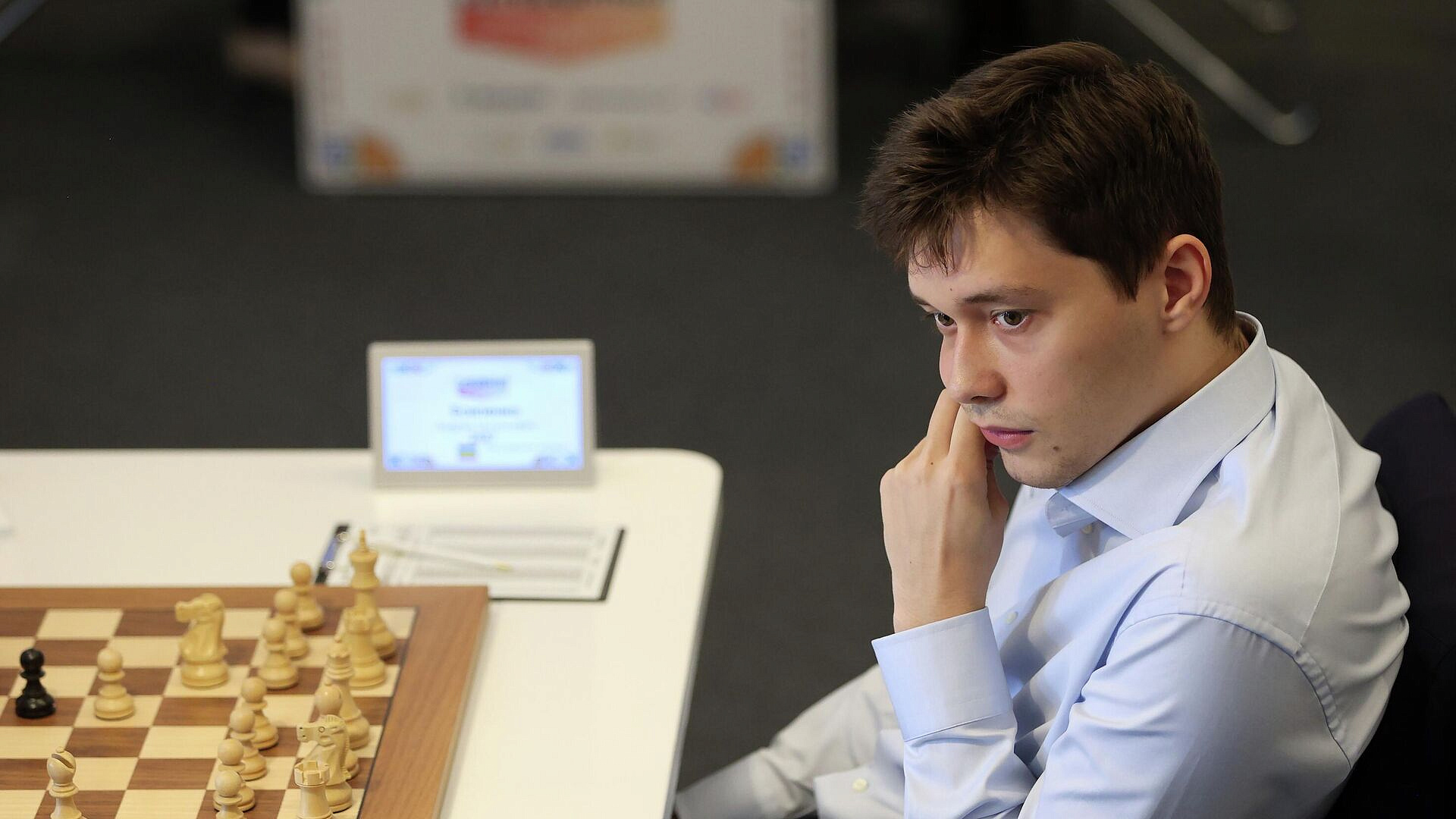 Есипенко проиграл в предпоследнем раунде турнира претендентов