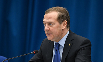 Медведев поздравил "врагов России" с победой Путина на выборах 