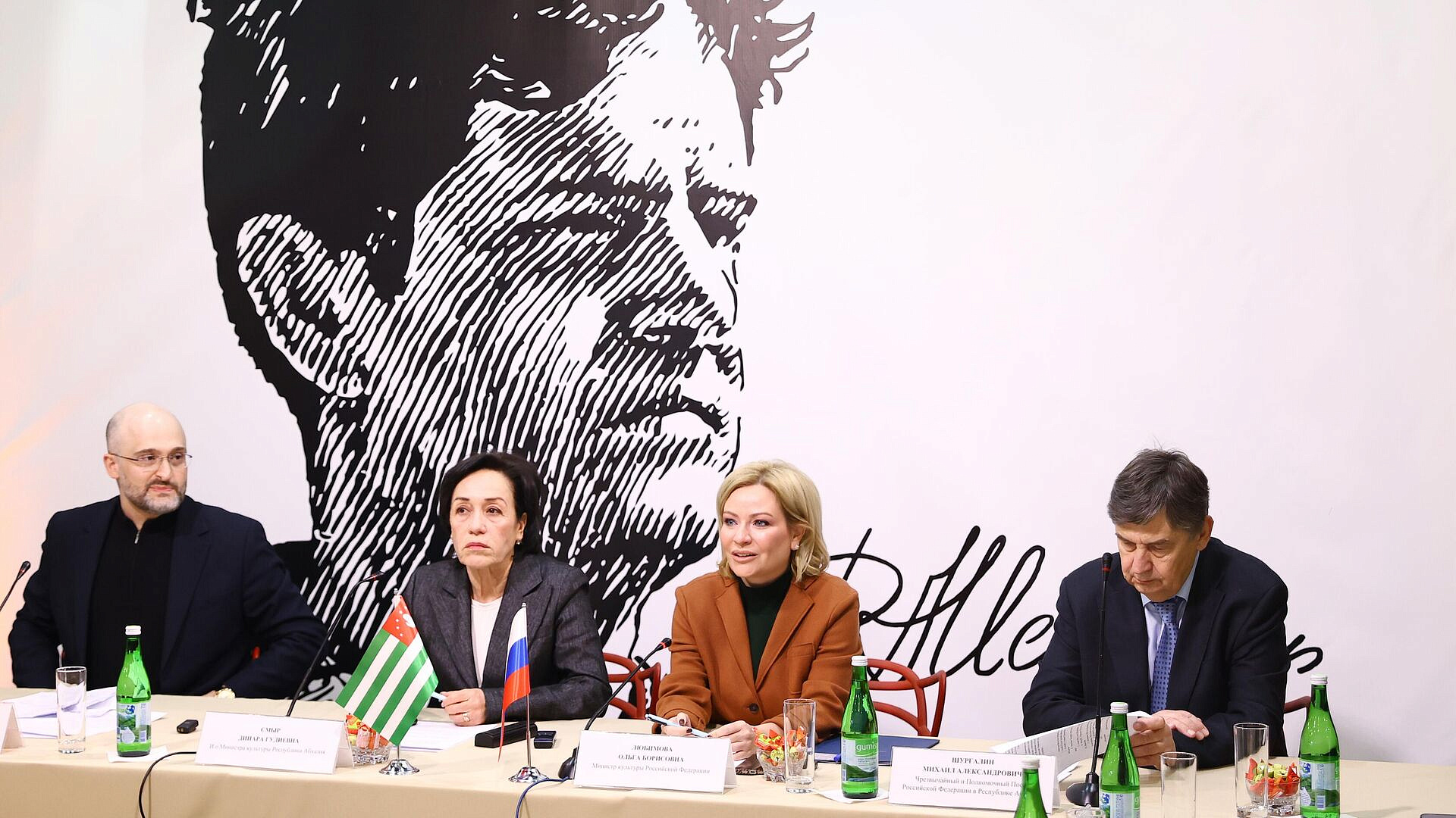 Россия и Абхазия обсудят облегчение процедур для организации выставок