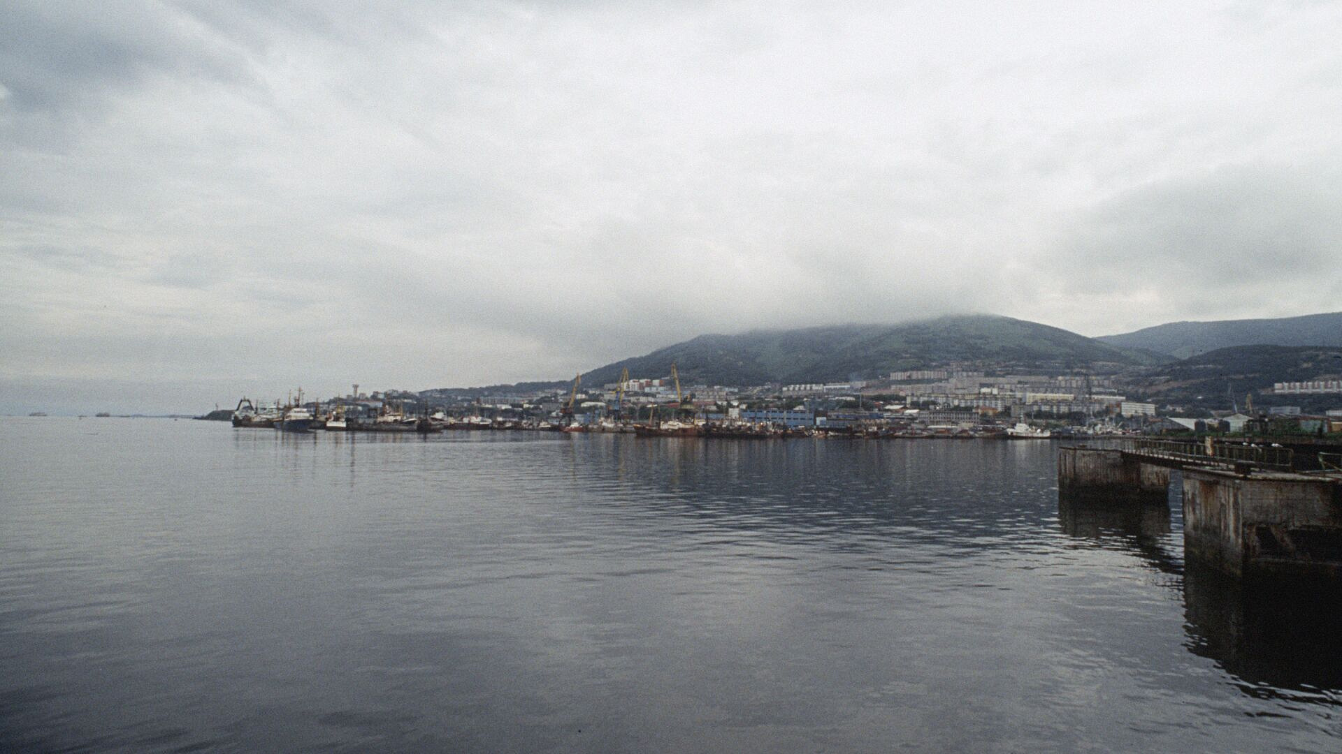 На Камчатке выявили загрязнение акватории Авачинской бухты нефтепродуктами