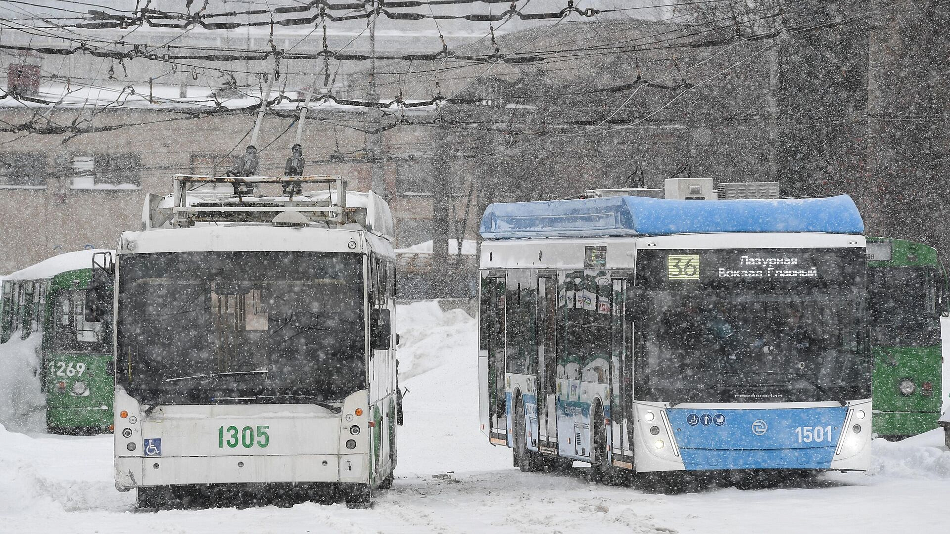 В Энгельсе остановили движение электротранспорта после ДТП с троллейбусом