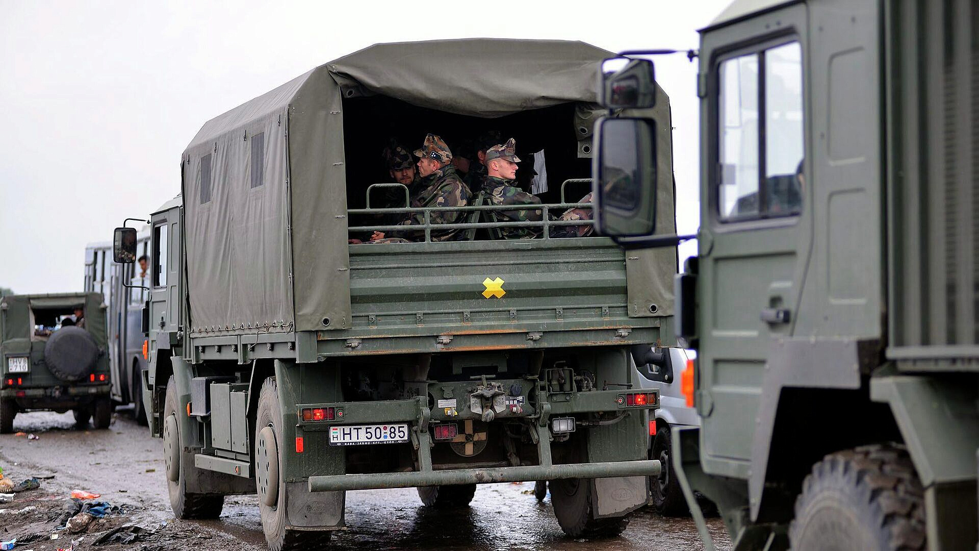Венгрия удвоила число вертолетов у границы с Украиной