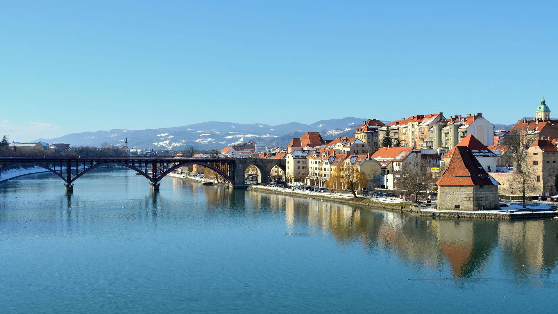 В Словении открылись избирательные участки на парламентских выборах