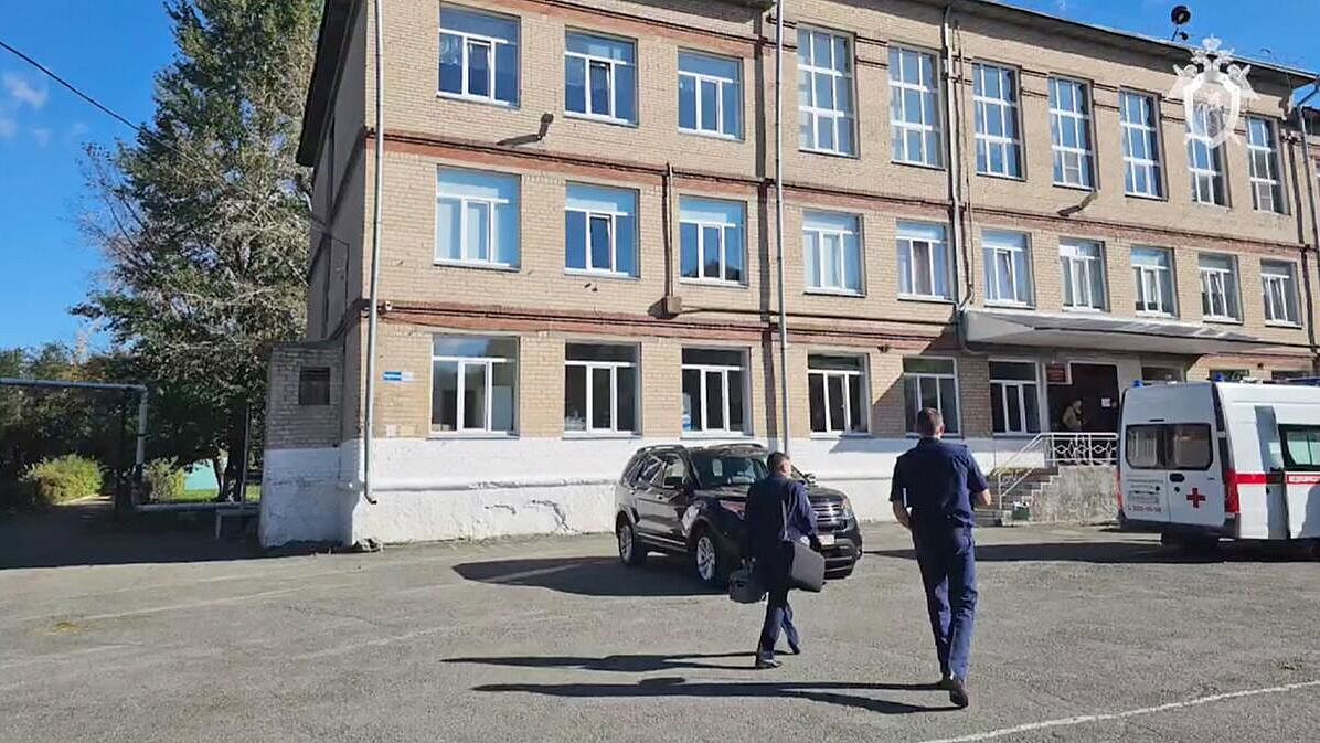 Челябинскую учительницу, на которую напал ученик, выписали из больницы