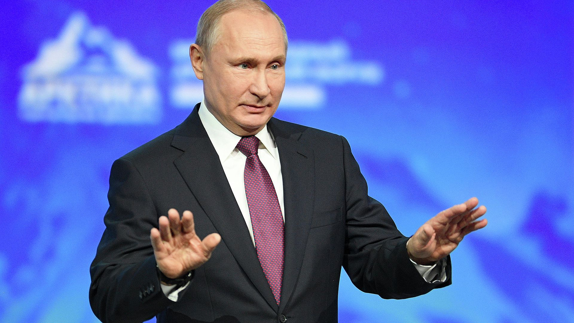Путин спросил, почему Украина ищет свою идентичность на основе нацизма