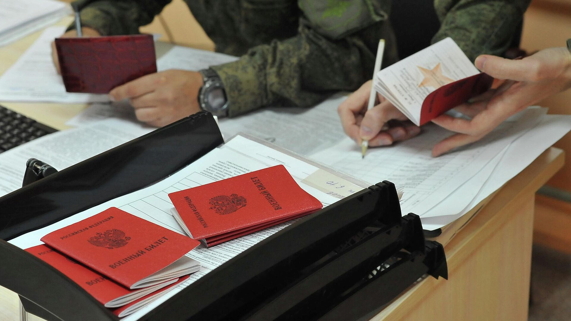 Выплата при заключении контракта на службу в Югре составляет 4,1 миллиона