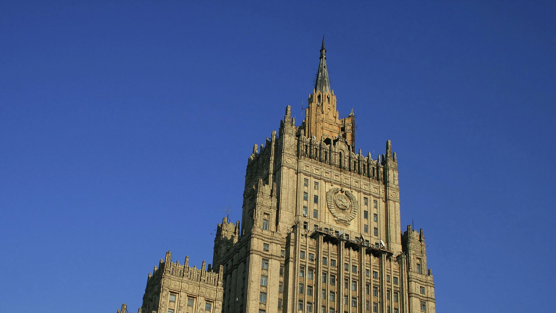 МИД пока не готов отменить запрет на поездки на Ближний Восток