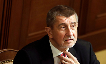 Премьер Чехии купил глобус, чтобы найти Гренландию