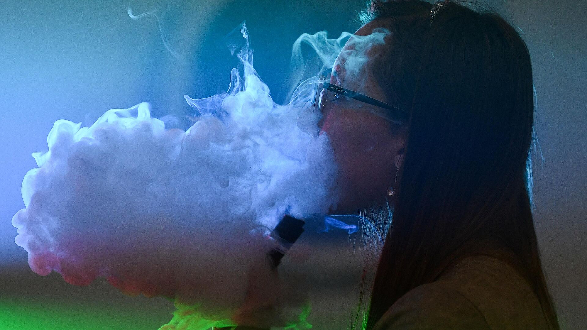 В правительство направили проекты об ужесточении правил продажи вейпов