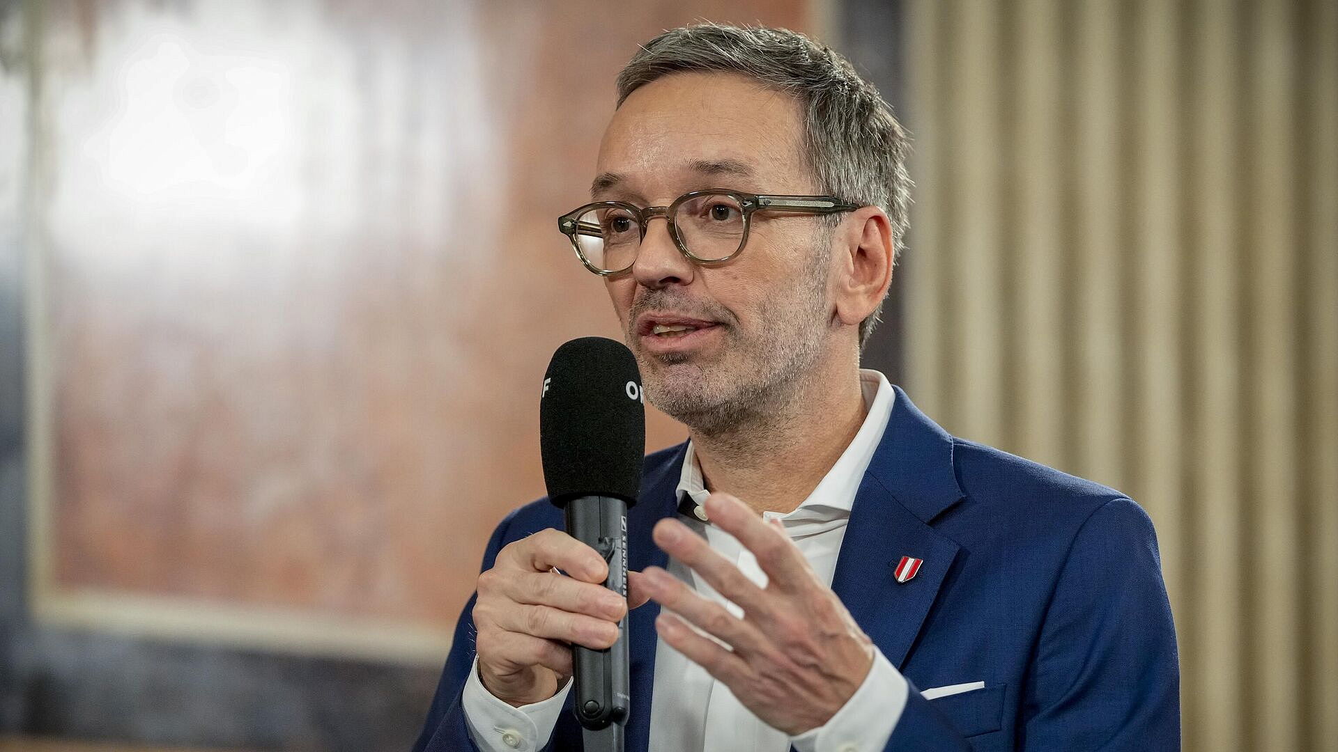 Лидер австрийских правых призвал к сближению Европы и России, пишут СМИ