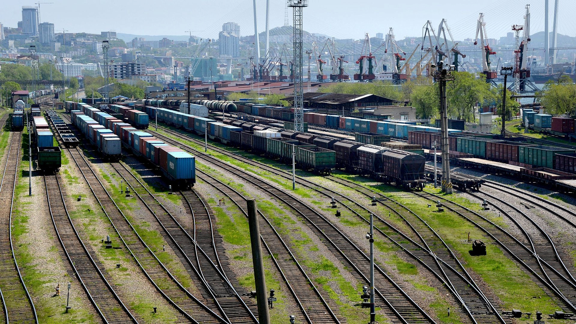 Поезд из Владивостока в Москву следует с опозданием на более чем 5,5 часов