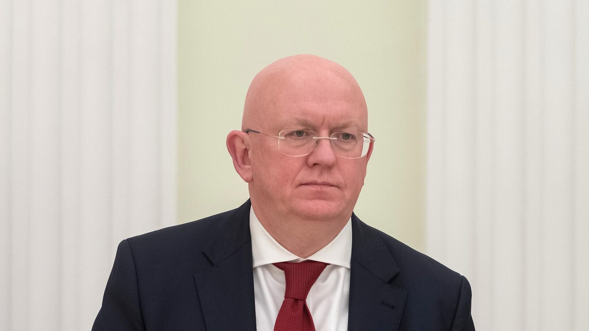 Россия не стремится к имитации переговоров на публику, заявил Небензя