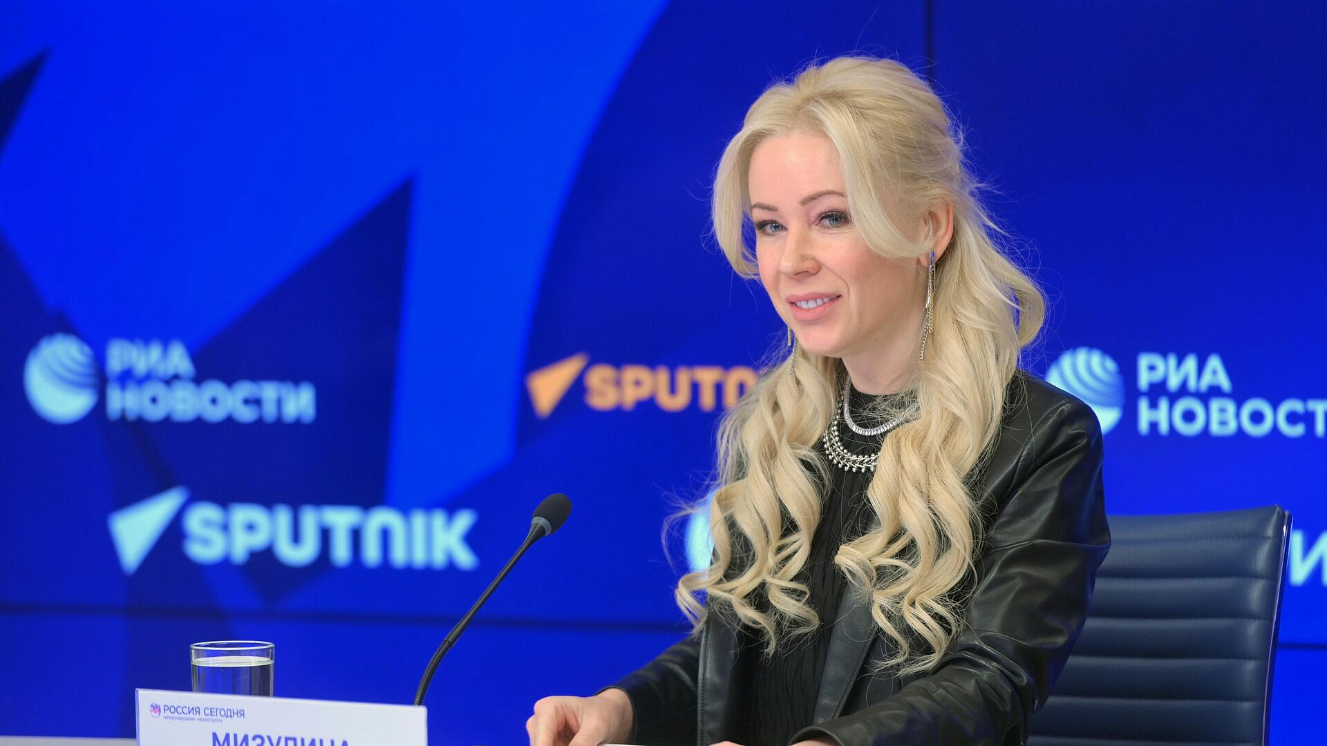 Мизулина сообщила, что с Лебедева взыскали 300 тысяч рублей по ее иску