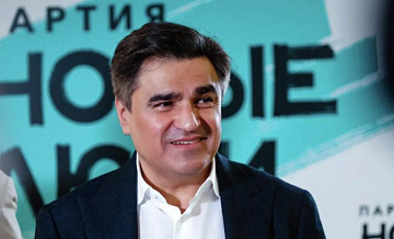 Глава "Новых людей" открыл фестиваль долголетия "Серебряный рейв"