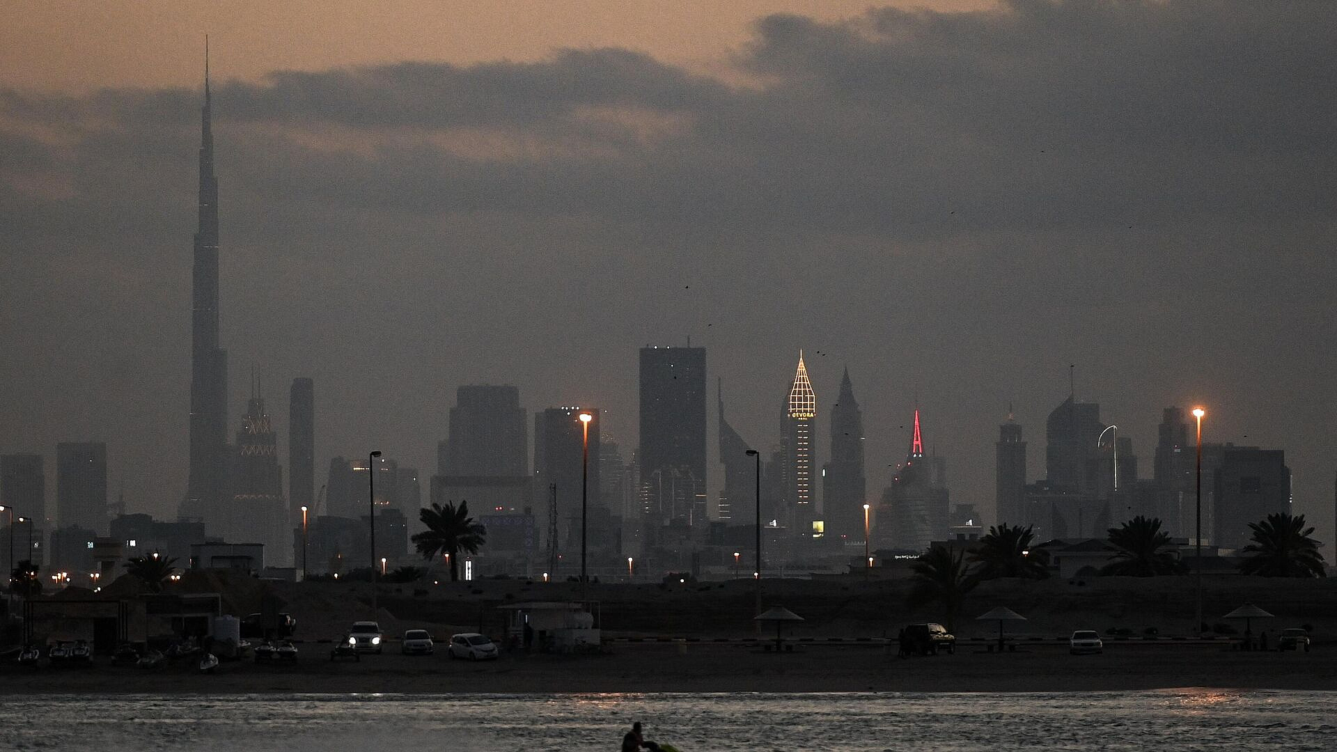 Экстренные службы находятся у небоскреба Marina 23, где произошел взрыв